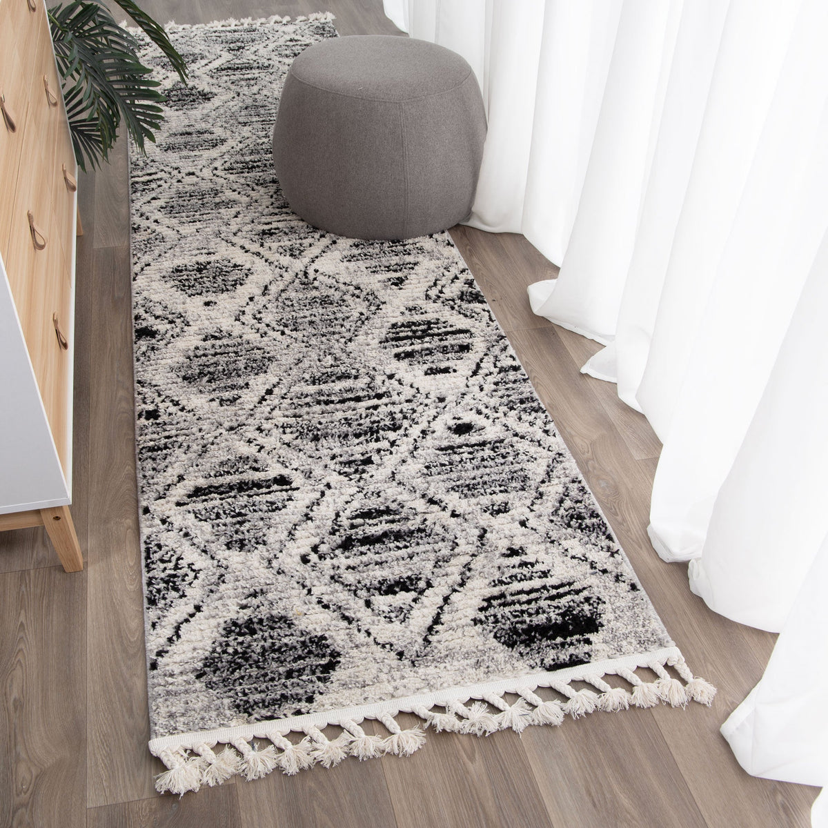 Mansour Diamond Black &amp; White Geometric Rug