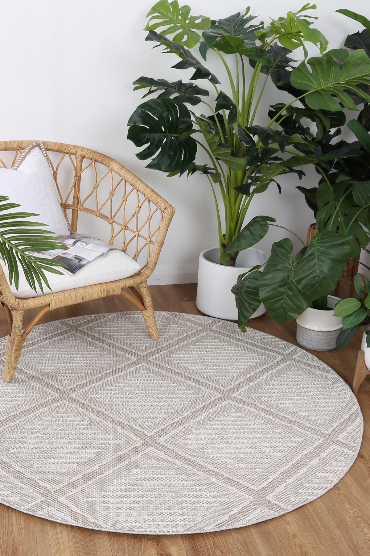 Vanuatu Kenilorea Beige Geometric Round Flatweave Rug